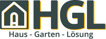 Logo der HausGartenLoesung zeigt links ein symbolisches Haus, das sich kontrastreich abgrenzt. Rechtsbündig daneben stehen die Buchstaben H, G, und L. Darunter der Schriftzug: Haus - Garten - Lösung